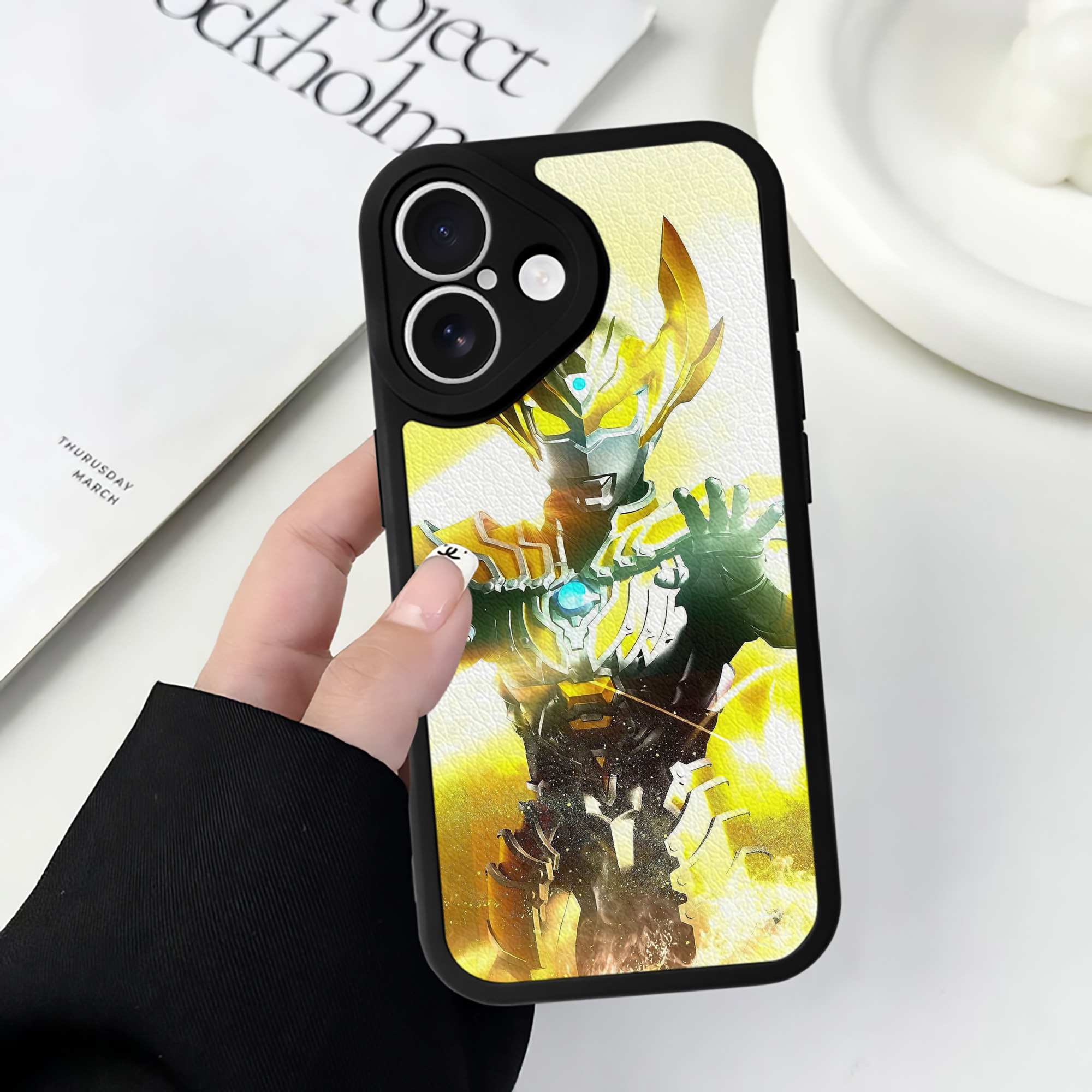 （画像用） ウルトラマン Ultraman 【iPhone 16シリーズ対応】シリコンスマホケース（レザー調） 材質：シリコン